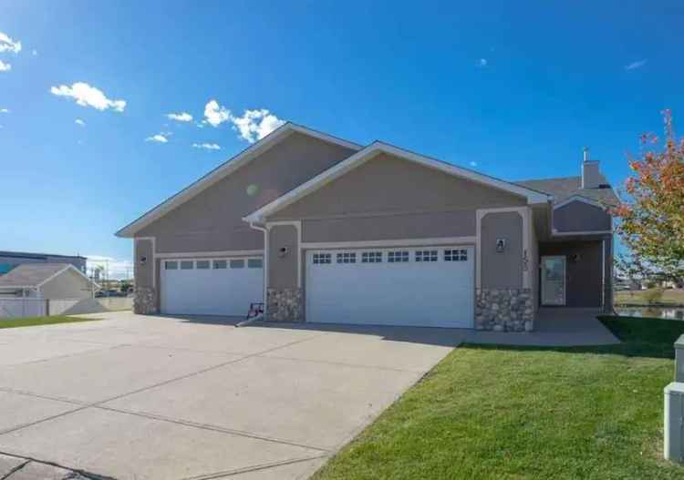 Duplex For Rent in Strathmore, Alberta