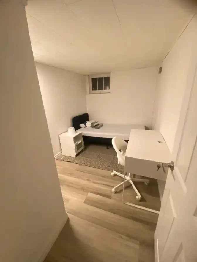 900$ Room for Rent