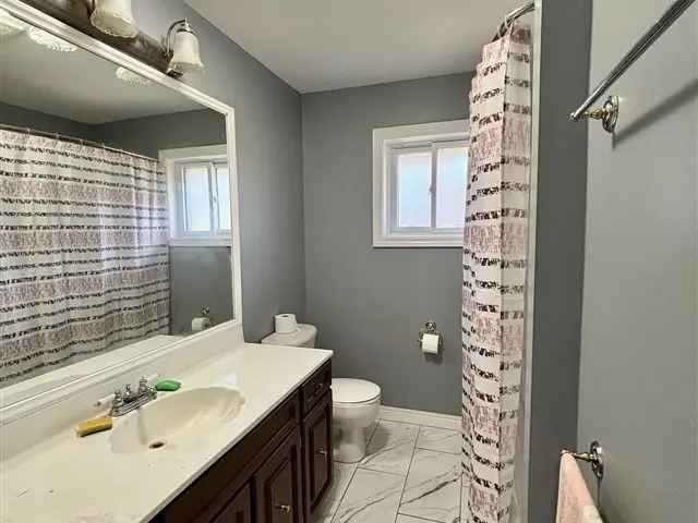 Charming 3 2 Bedroom Bungalow in Lindsay