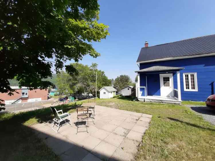 One-and-a-half-storey house for sale, 1894, Rue Principale, Pohénégamook - Proprio Direct