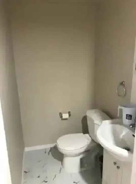 Basement Room for Rent Near University of Manitoba with Amenities