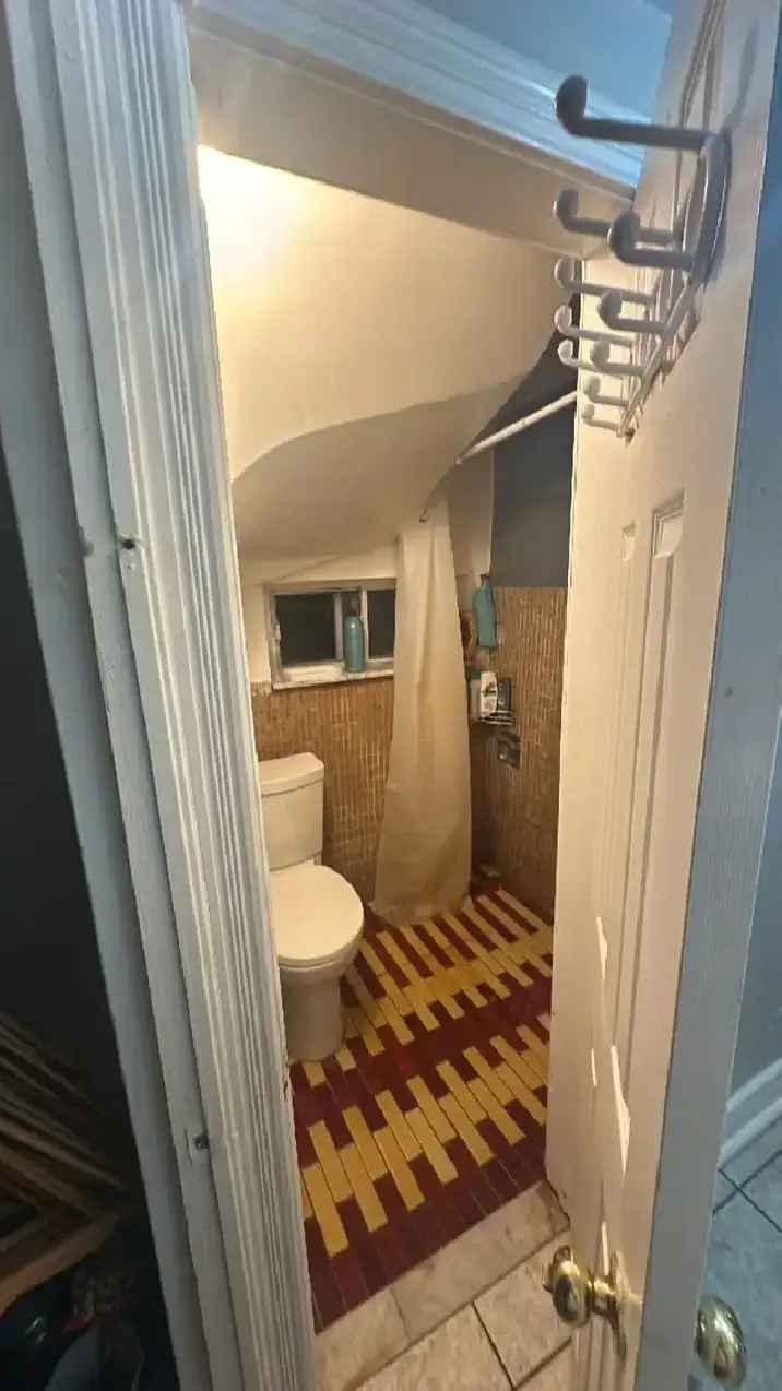 Toronto Furnished Studio Room for Rent – Available  IMMEDIATELY!