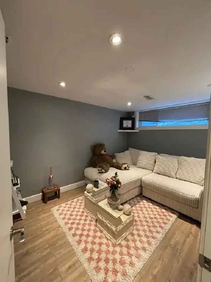 Basement Apartment 2 Bedrooms Separate Entrance Renovated