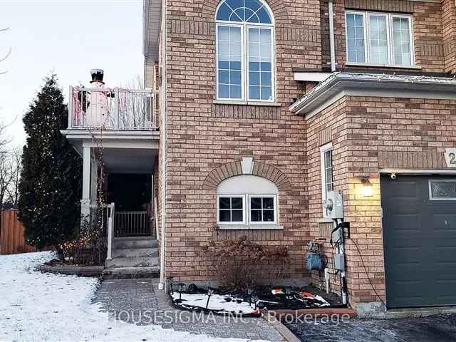 Bright 2 Bedroom Townhouse Near 401 407 Highways