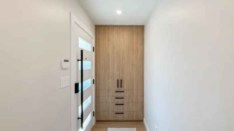 1823 Chesterfield Ave North Vancouver 3 Bed 3 Bath Duplex