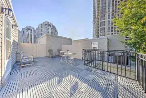 2 Bedroom Townhouse 1150 Sqft Toronto Rooftop Terrace