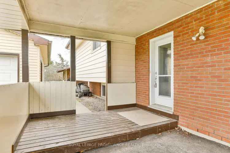 Large City Lot with Rural Charm - Spacious Back Split