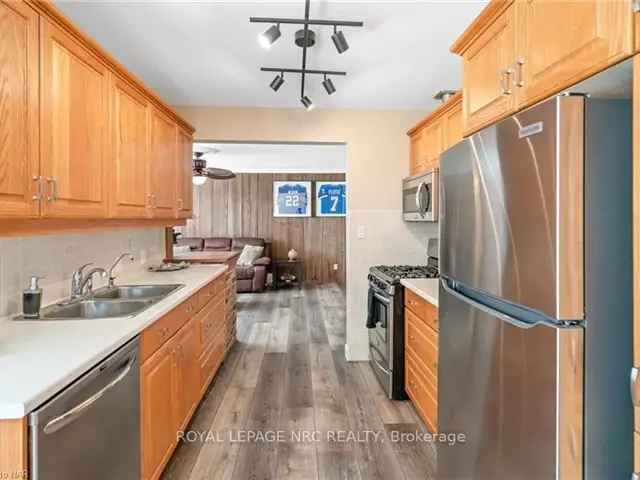 Spacious Ranch Bungalow near QEW - Tranquil Country Living