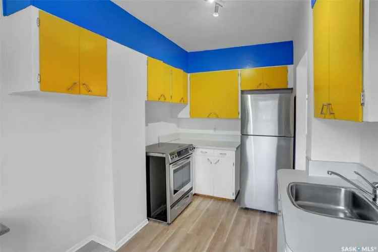 Character Condo in Heritage Property - 2 Beds, Loft, Private Yard