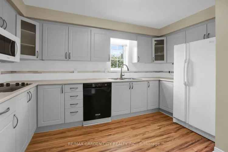 West-Li Gardens End-Unit Bungalow Move In Ready