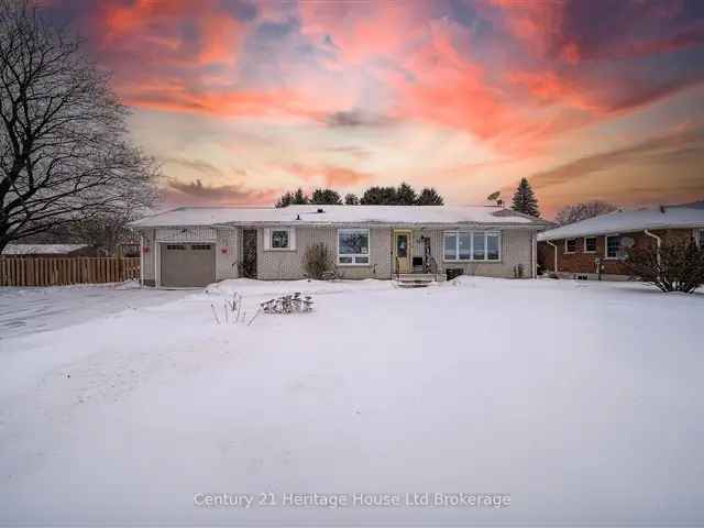 Embro Bungalow: 3 1 Bedroom Home with Pool and Garage