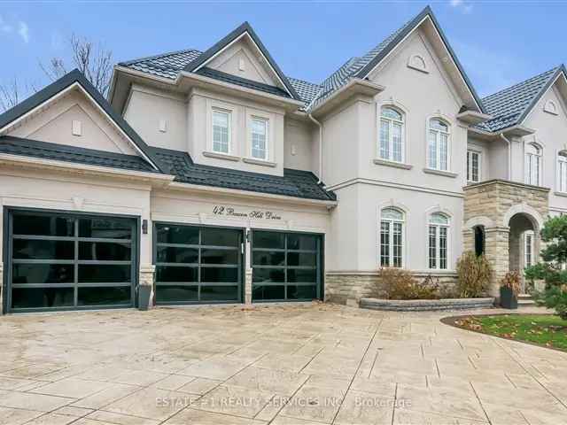 Luxury Detached House with Triple Car Garage and Ravine Views