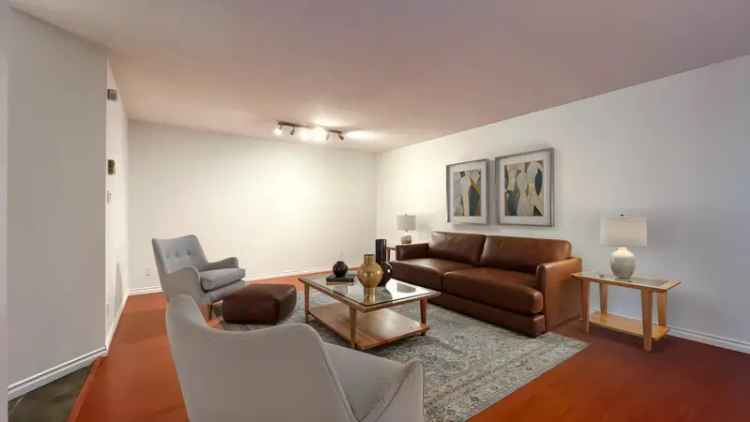 North Vancouver Townhouse 5 Beds 4 Baths Family Friendly Updated Kitchen Private Deck