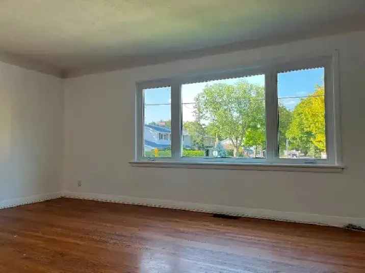 3 Bedroom Rent Apartment in Ottawa with Parking and Laundry Facilities