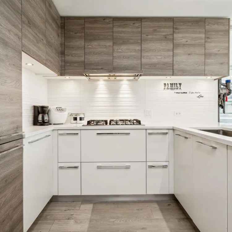 Luxury 2-Bedroom Condo near Metrotown