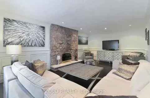 4 Bedroom House with Private Pool in Mississauga