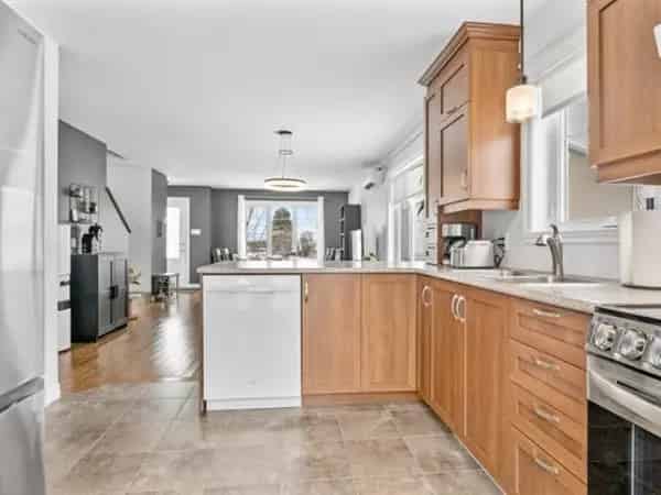 Two Storey Townhouse for Sale Estrie RE209