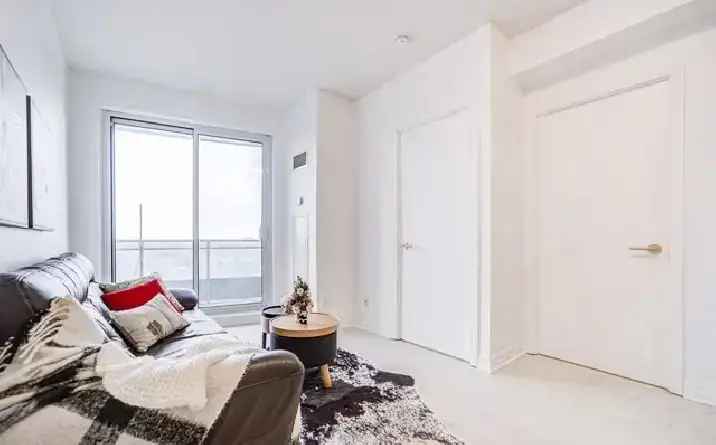 Bright One Bedroom Condo for Sale Yonge Finch