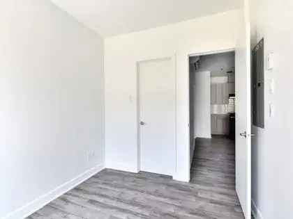 1 room studio of 56 m² in Montreal