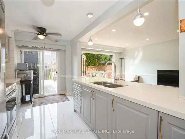 Beautiful Fully Upgraded Freehold Townhouse