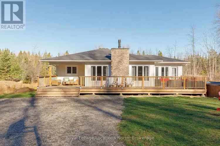 Modern Bungalow near Lora Bay - 3 1 Bedrooms - Open Concept