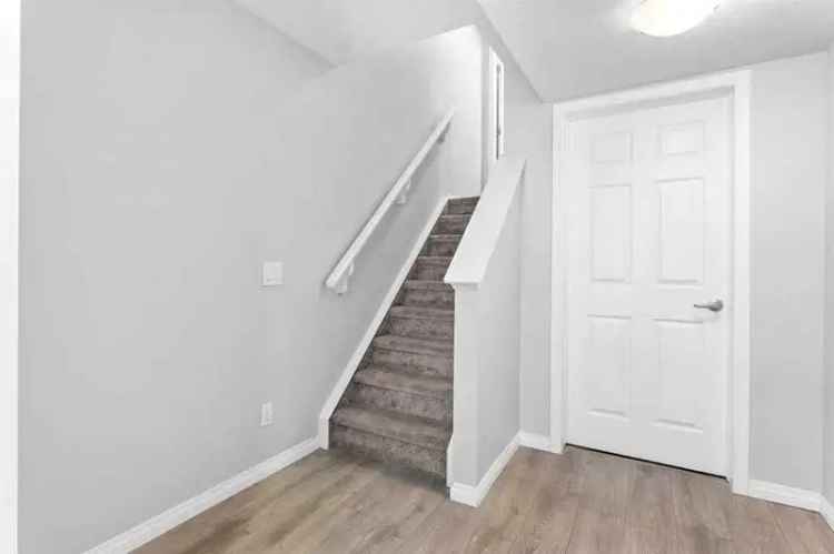 Townhouse For Rent in Airdrie, Alberta