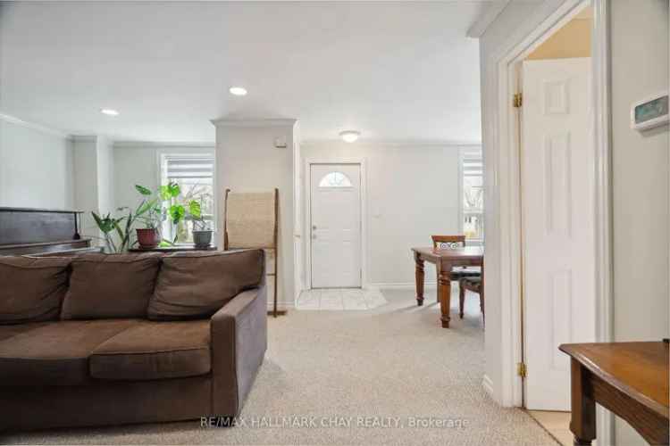 2-Bedroom Century Home in Stroud - Updated Kitchen, Detached Garage