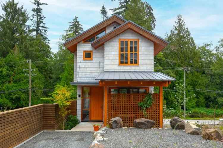 A $1,495,000.00 House/Single Family with 3 bedrooms in Bowen Island, Bowen Island