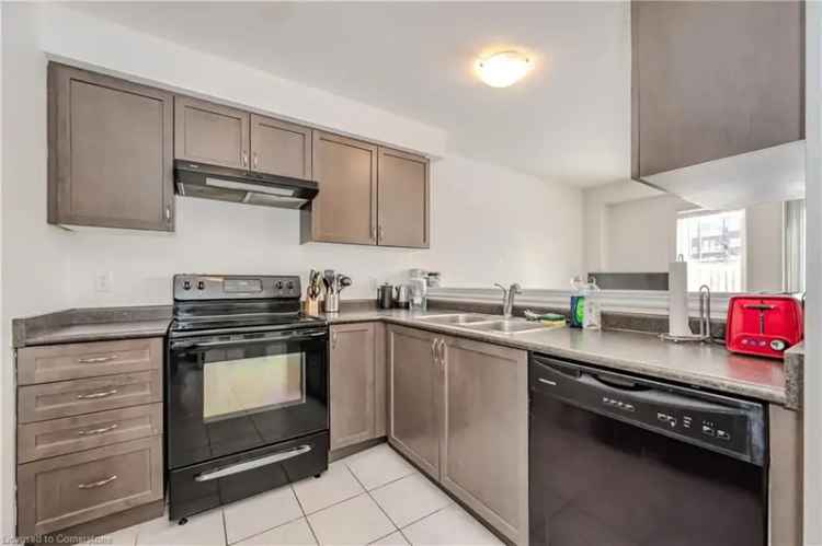 4-Bedroom Townhouse in Guelph South End Near University