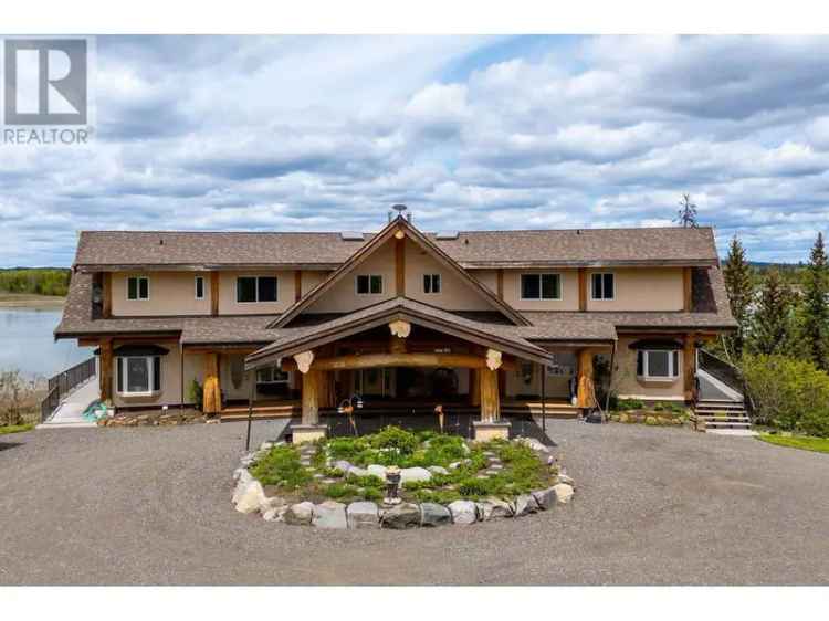 Luxury Log Retreat on Green Lake Waterfront