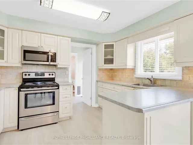 House For Sale in Foxboro, Ontario