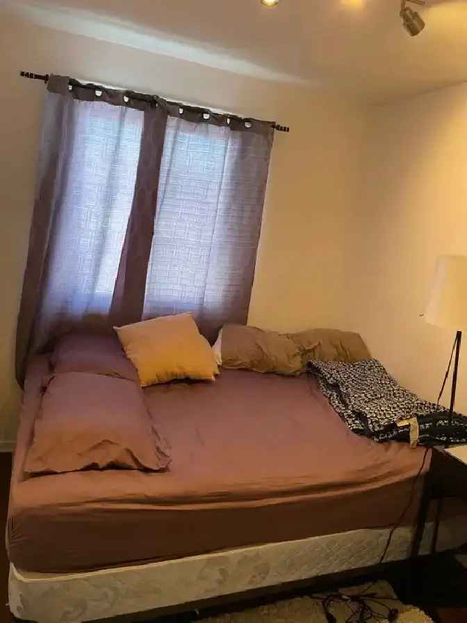 Room for rent in Gloucester Ottawa with modern amenities