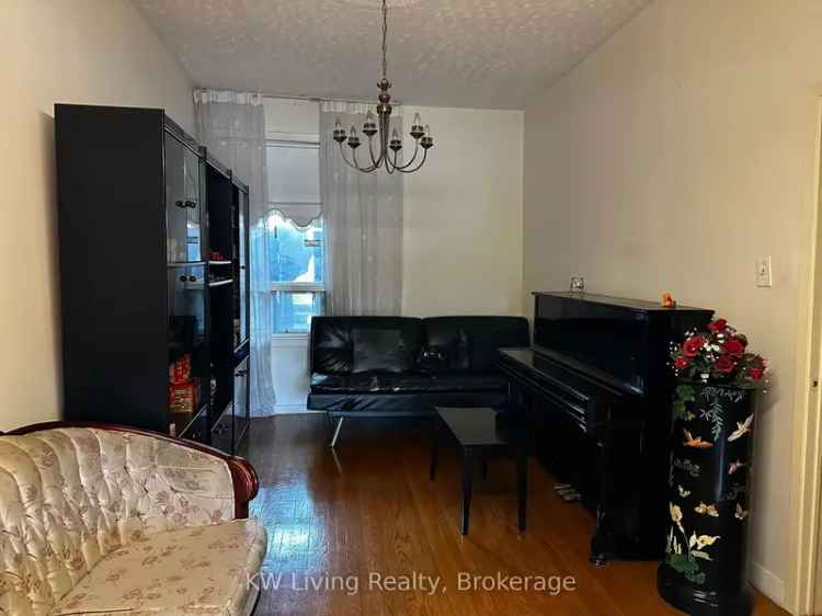Trinity Bellwoods Semi-Detached Home 3 Bed 2 Bath Garage CN Tower View