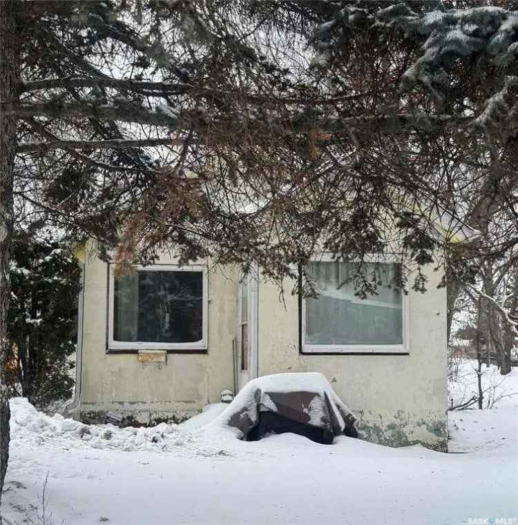 1 Bedroom Home with Large Yard and Garage