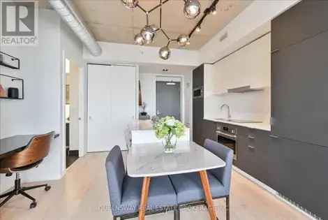 1 room apartment of 338 m² in Toronto