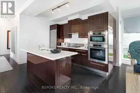 Luxury 3-Bedroom Condo in Toronto Entertainment District