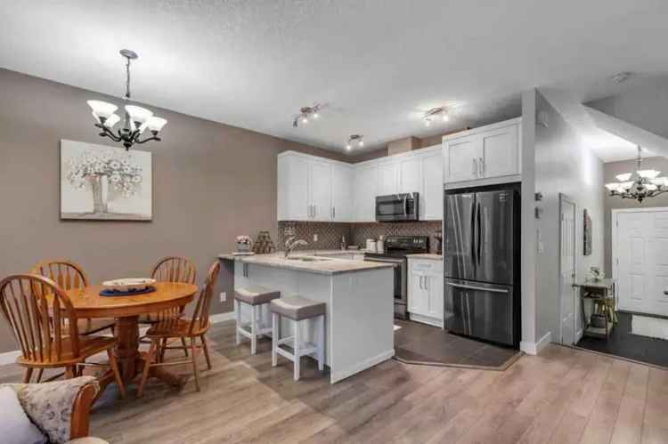 Townhouse For Rent in 604, Jumping Pound Common, Town of Cochrane, Alberta