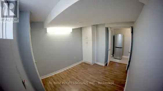 1 Bedroom Basement Apartment 168m² Mississauga