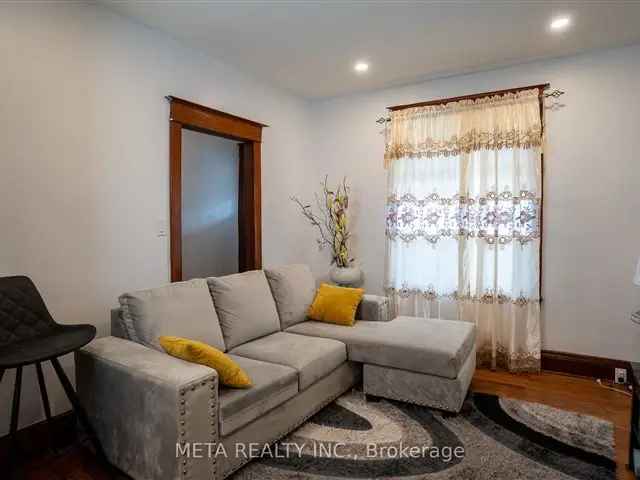 House For Sale in Welland, Ontario