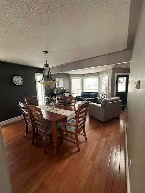 327 Williams Drive Family Home Triple Garage Legal Suite