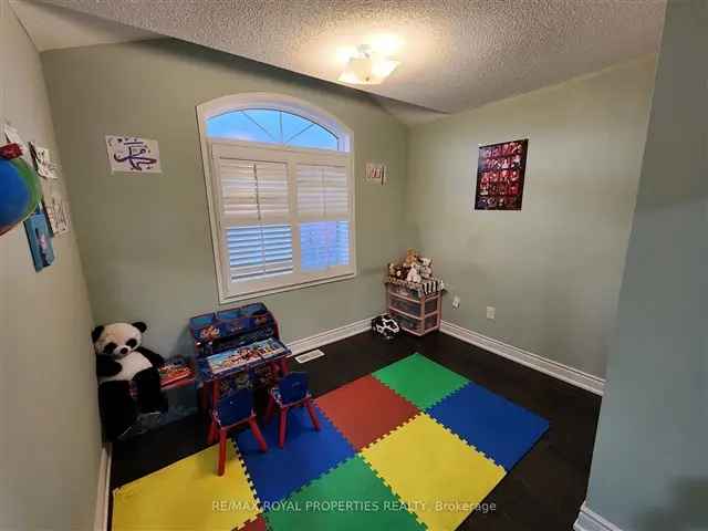 5 Bedroom House Near Schools and Highways