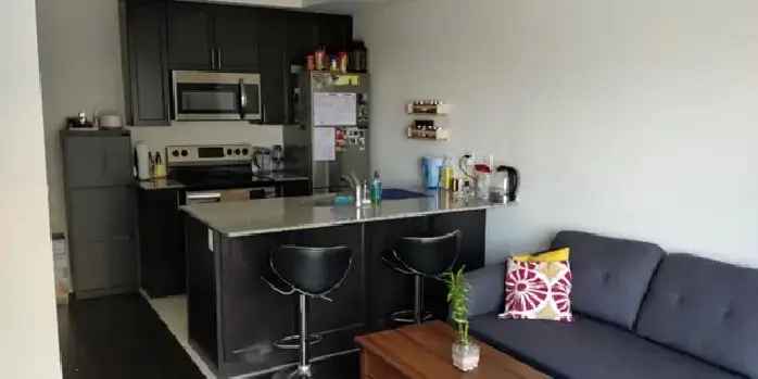 Short-term rental, 1 den, Low Rise condo, 5 min to Islington STN