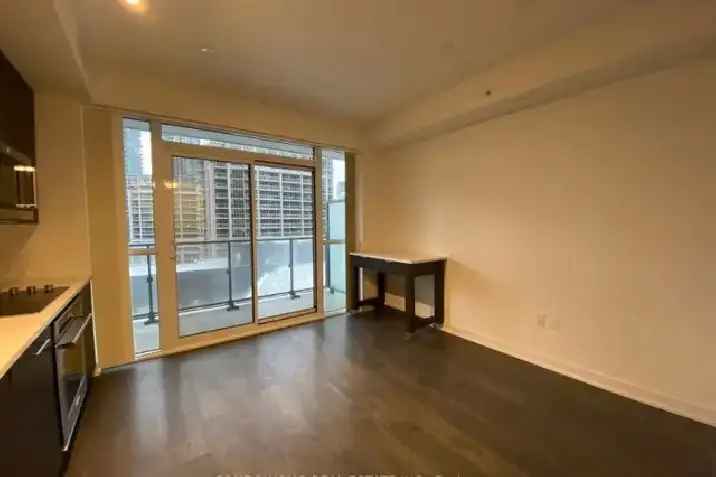 Bachelor for Lease in Fort York