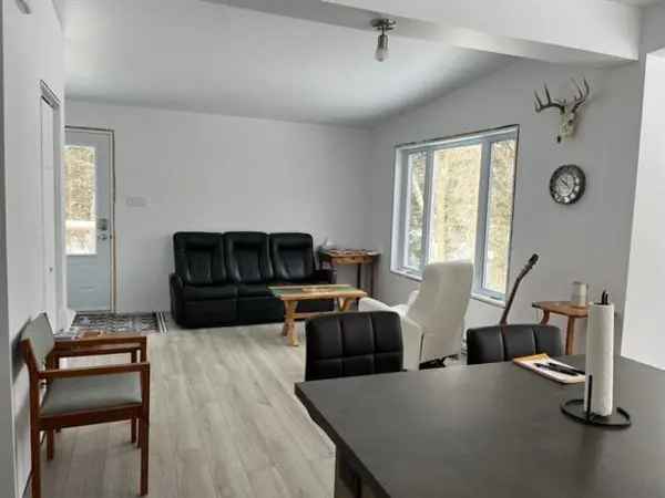 Riverfront Bungalow near Mont Laurier