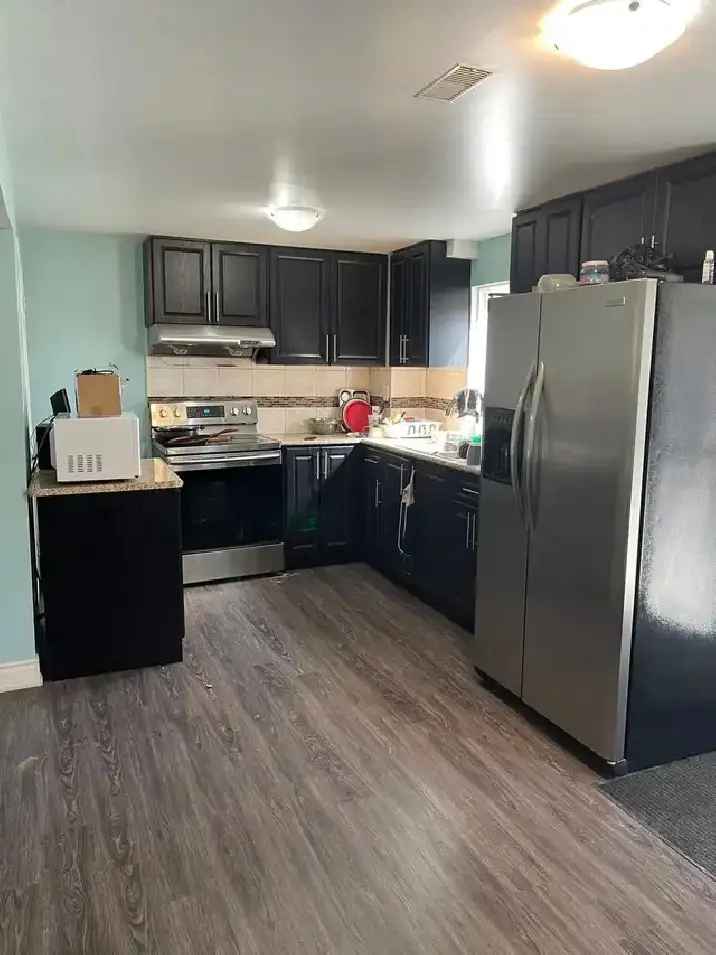 Rent Shared Room for Females in Scarborough with Large Furnished Bedrooms