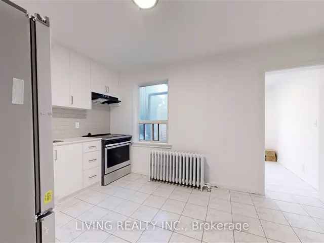 Cozy Semi-Detached House Near Bloor Street