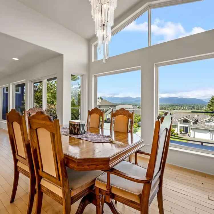Stunning Valley View Home 3 Bed 3 Bath