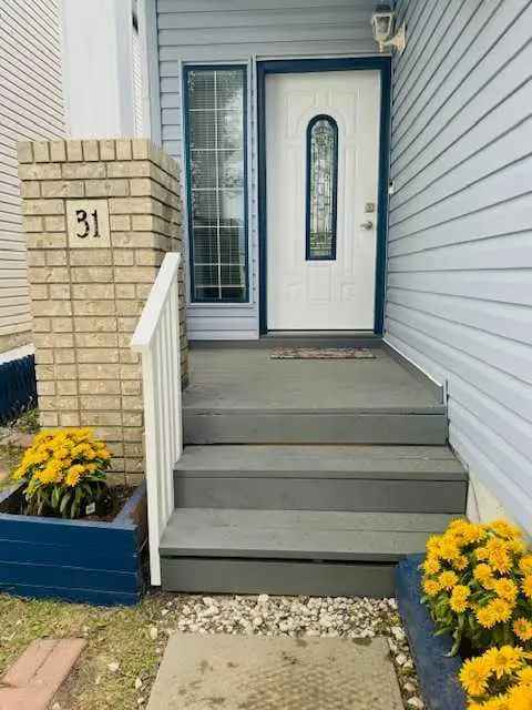 House For Sale in Calgary, Alberta