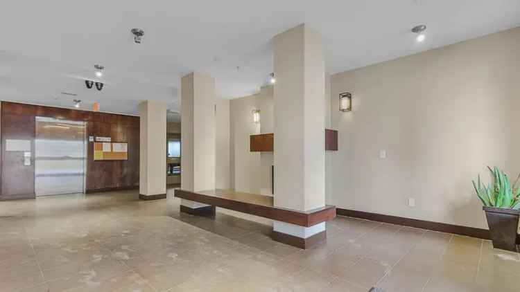 Condo For Sale in Surrey, British Columbia