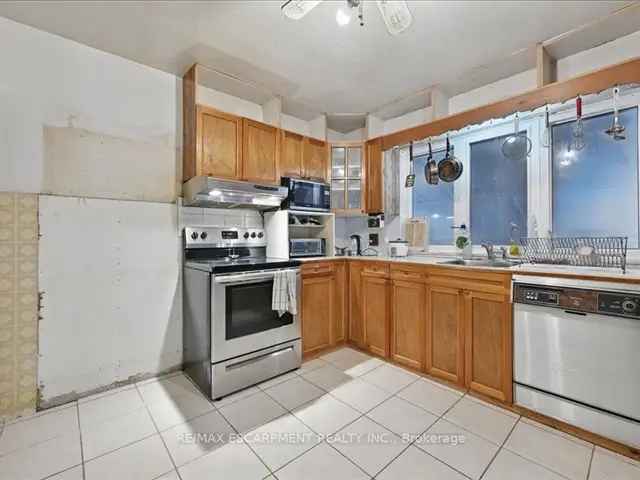 House For Sale in 503, Upper Gage Avenue, Hamilton, Ontario